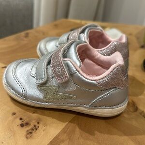 Toddler size 5 stride rite silver and pink sparkle sneakers